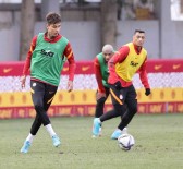 Galatasaray'da Mustafa Muhammed Takima Katildi