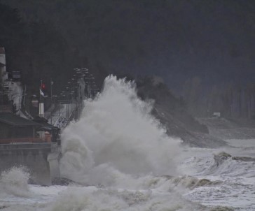 Karadeniz'de Siddetli Firtina