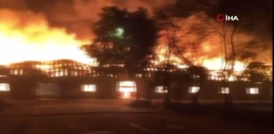 Pakistan'da Kagit Fabrikasinda Yangin Açiklamasi 2 Ölü, 15 Yarali