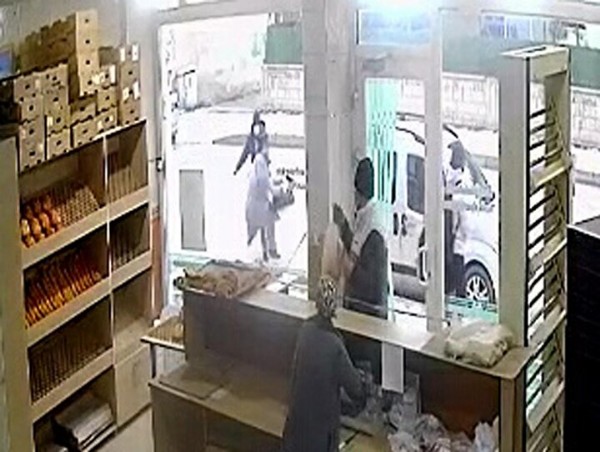 Boşandığı eşine sokakta dehşet saçtı! Bıçaklayacağını sosyal medyadan duyurmuş...