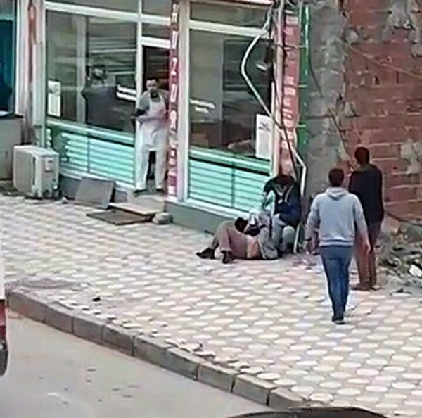 Boşandığı eşine sokakta dehşet saçtı! Bıçaklayacağını sosyal medyadan duyurmuş...