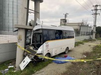 Bandirma'da Servis Otobüsü Yoldan Çikti Açiklamasi 1 Ölü