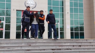 Bosanma Asamasindaki Esini 5 Yerinden Biçakladi