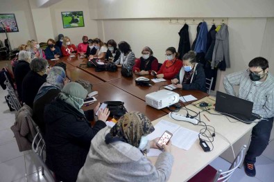 Bu Egitimle 50 Yas Ve Üzerindeki Vatandaslar Internet Uygulamalarini Kullanabilecek