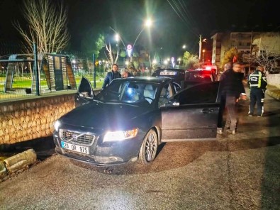 Dur Ihtarina Uymayan Araçta Yakalandi