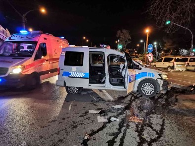 Izmir'de Polis Araci Kaza Yapti Açiklamasi 2 Polis Yarali