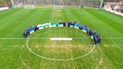 Rusya'nin Operasyonu Sonrasinda Mahsur Kalan Ukraynali Turistler Ve Futbolcular Türkiye'nin Misafiri