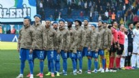 RIZESPOR - Ukraynalı futbolcu Türkiye'den yardım istedi: Dizlerimin üzerinde yalvarıyorum