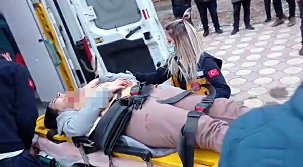 Boşandığı eşine sokakta dehşet saçtı! Bıçaklayacağını sosyal medyadan duyurmuş...