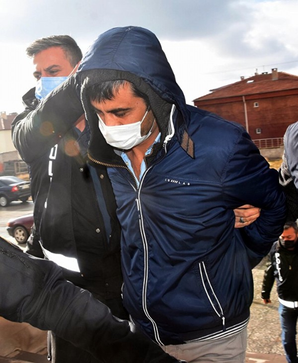 Boşandığı eşine sokakta dehşet saçtı! Bıçaklayacağını sosyal medyadan duyurmuş...