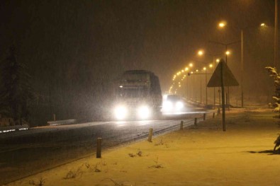 Burdur'da Kar Yagisi Ulasimda Aksamalara Neden Oldu