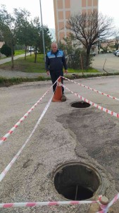 Hirsizlar Rögar Kapaklarini Çaldi