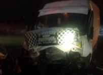 Otomobil Ile Minibüs Kafa Kafaya Çarpisti Açiklamasi 1'I Agir 5 Yarali