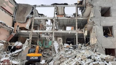 Rusya Harkov'da Yerlesim Yerlerini Vurdu Açiklamasi 2'Si Çocuk 4 Ölü