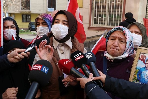 CHP'li isimler bize kumpas kurup görüntü aldı! Diyarbakır annelerinden Kemal Kılıçdaroğlu'na sert tepki