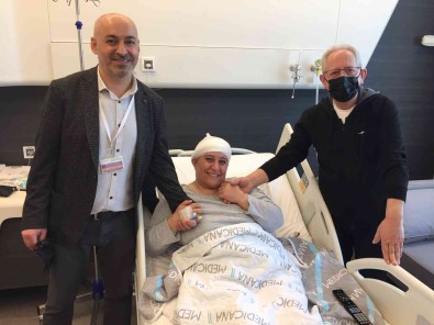 Almanya'da 5 Doktorun Yapamadigini 1 Türk Hekim Yapti