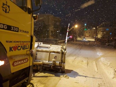Büyüksehirin 650 Personeli Karla Mücadelede Görev Yapiyor