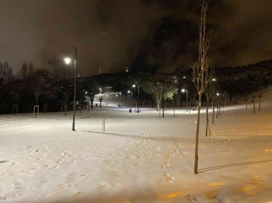 Istanbul Anadolu Yakasinda Sabah Saatlerinde Kar Yagisi Etkili Oldu
