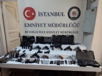 İstanbul'da operasyon! Anahtarlık şeklinde suikast silahları ele geçirildi