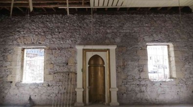Restorasyon Çalismalarinin Ardindan Tarihi Cami Yeniden Ibadete Açiliyor
