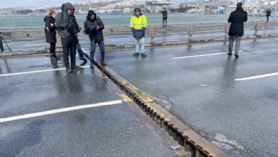 Unkapanı Köprüsü, bağlantı noktasındaki ayrılma nedeniyle ulaşıma kapatılmıştı! 5 saat sonra tekrar trafiğe açıldı