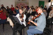 55 Hekim Egitime Destek Için Sarki Söyleyecek