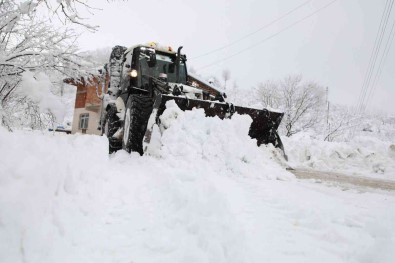 Baskan Kibar Açiklamasi 'Yollarimizi Açik Tutmak Için Ekiplerimiz Yogun Bir Çaba Gösteriyor'