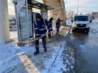 Büyükçekmece Kar Yagisina Teslim Olmadi