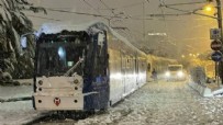 CİBALİ-ALİBEYKOY TRAMVAY HATTI KAR NEDENİYLE DURDU