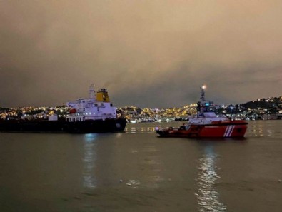 İstanbul Boğazı'nda büyük facia! Yakıt tankerinin dümeni kilitlendi! Metreler kala durdu.
