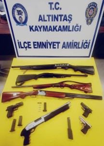 Kütahya'da Silah Kaçakçiligi Operasyonu