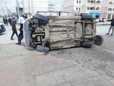 Mardin'de Çarpisan Araçlar Yoldan Çikip Yayalara Çarpti Açiklamasi 3 Yarali