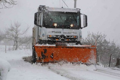 Serdivan'da Ekipler Kar Mesaisinde