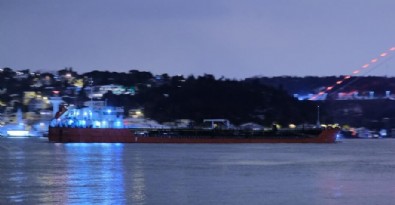 Tonlarca ayçiçek yağı taşıyor: Rusya'dan gelen gemi İstanbul Boğazı'na ulaştı