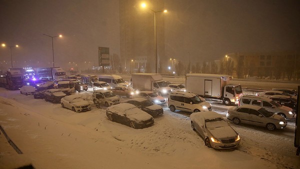 CHP'li İBB'nin kar mücadele etmediği İstanbul'dan dehşet görüntüler!