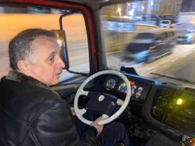 Baskan Çagirici Tuzlama Aracini Kullandi