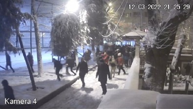 Beyoğlu'ndaki kartopu savaşı gerçek savaşa döndü: Silahla altı kişiyi yaraladı