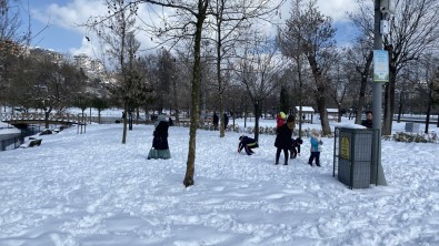 Istanbul Beyaza Büründü