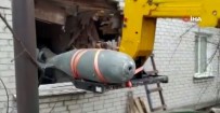 Ukrayna'da 515 Kilogramlik Bomba Büyük Titizlikle Düstügü Binadan Çikarildi