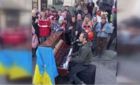 Ukraynali Ünlü Sanatçi Lviv'de Halka Moral Konseri Verdi