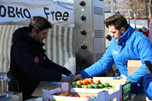 Türkiye'den Ukrayna'ya 43 yardım tırı!