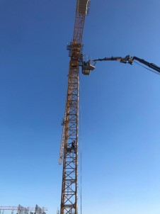 50 Metre Yükseklikte Rahatsizlaninca Yardimina Itfaiye Ekipleri Yetisti