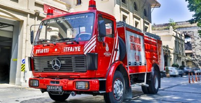 Bağcılar Eğitim ve Araştırma Hastanesinin yanındaki inşaatta yangın: Mahsur kalanlar var