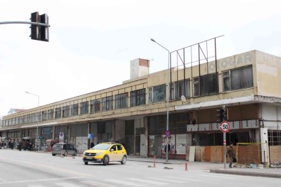 Eski Otogar Binasi Simdi Çevre Esnafin Umudu Oldu
