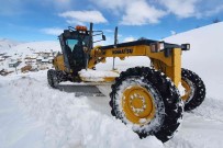 Gümüshane'nin Kapali Köy Yollarinda Hummali Çalisma
