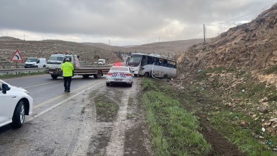 Isçi Servisi Devrildi Açiklamasi 15 Yarali