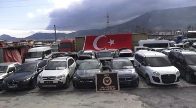 Izmir'de Oto Hirsizlik Sebekesine Es Zamanli Operasyon Açiklamasi 6 Gözalti