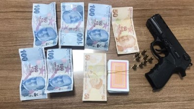 Kiraathaneyi Kumarhaneye Çeviren Sahislar Masa Basinda Yakalandi