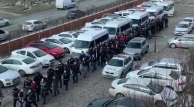 'Bataklik' Operasyonunda Gözaltina Alinan 52 Süpheli Adliyeye Sevk Edildi