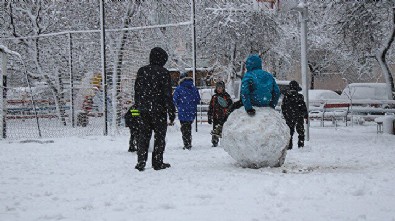 Eğitime birçok ilde kar engeli! 16 Mart Salı günü hangi illerde okullar tatil edildi?